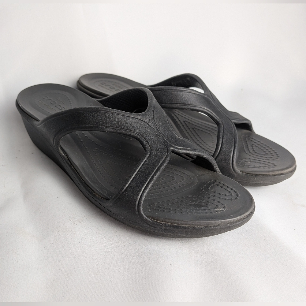 CROCS Women Wedge Sandals Size 6 Dark Gray Black Color
